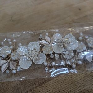 Gold and Cream Floral Hair Clip